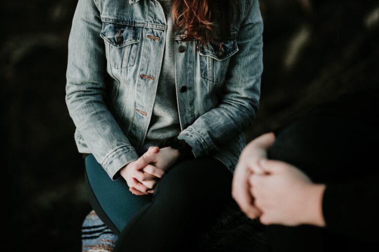 Is It Time to Talk to a Therapist? 5 Clues You Shouldn’t Ignore