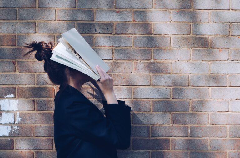 Understanding and Managing Intrusive Thoughts: A Mental Health Expert’s Guide